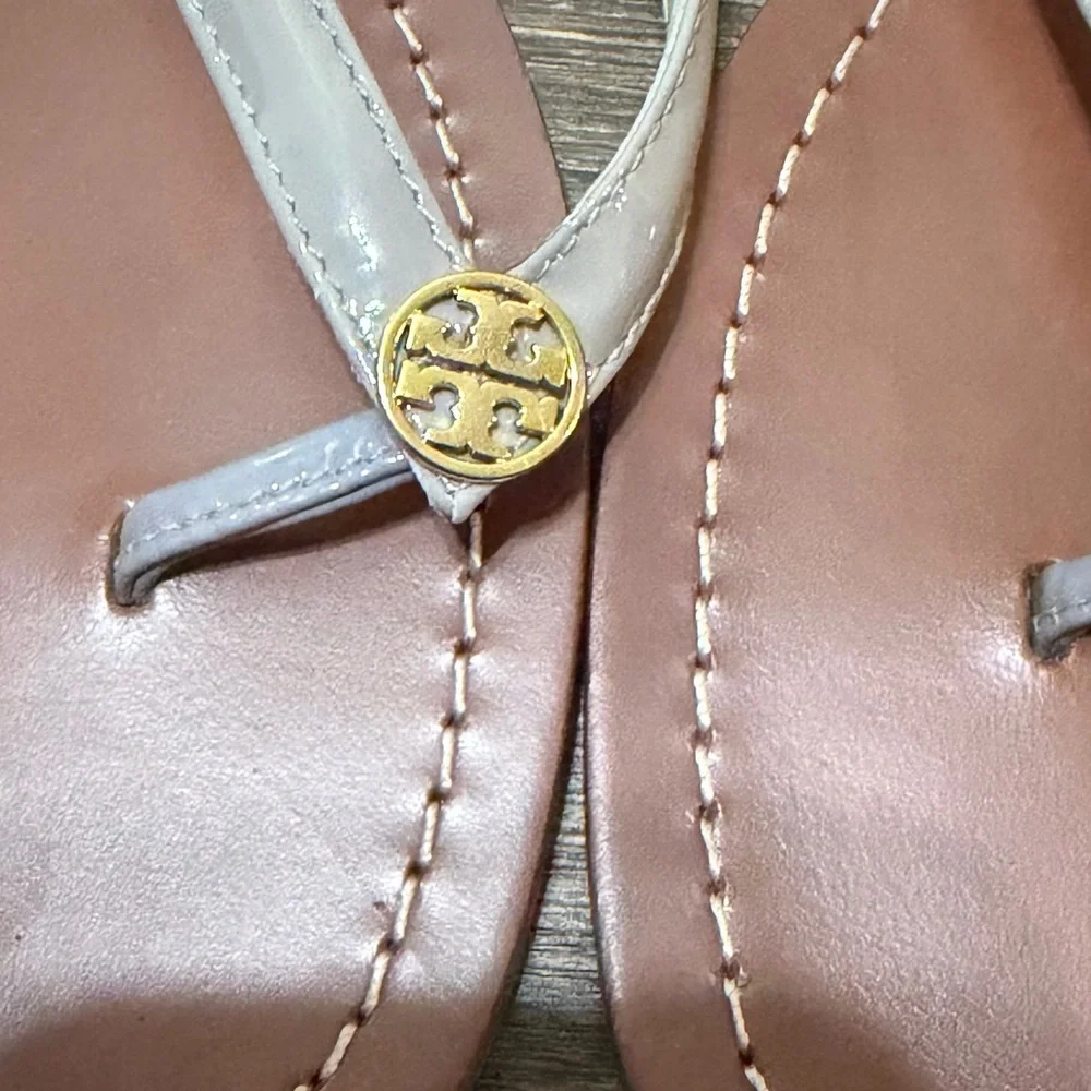 Tory Burch Light Gray Leather Thong Sandals